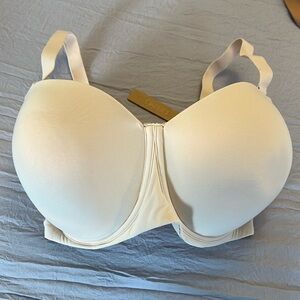 SKIMS “fits everybody strapless bra” (comes with straps) convertible NWT